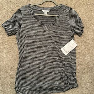 Athleta breezy Scoop V-Neck, size small, new with tags